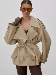Alice Trench com Gola Alta e Cordão