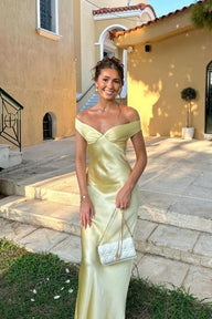 Vestido maxi em cetim Delia com ombros descobertos