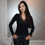 Top Slim Ajustado com Decote em V em Renda Jade