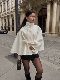 Casaco Capa Elegante Jocelyn de Gola Alta com Cinto
