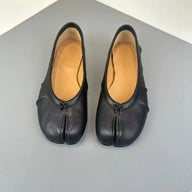 Mules em pele sintética com dedo separado Kaira